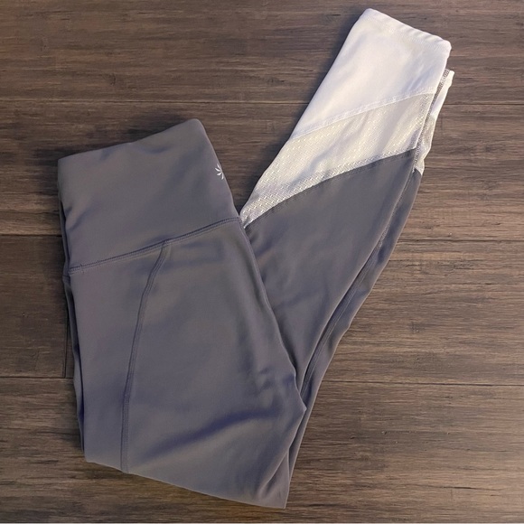Athlete Gray to White Leggings Capri Length Size Small - Picture 2 of 11